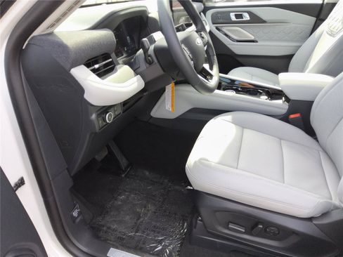 New 2026 Ford Explorer Platinum w/ LUX Leather Package AWD/4WD image 12
