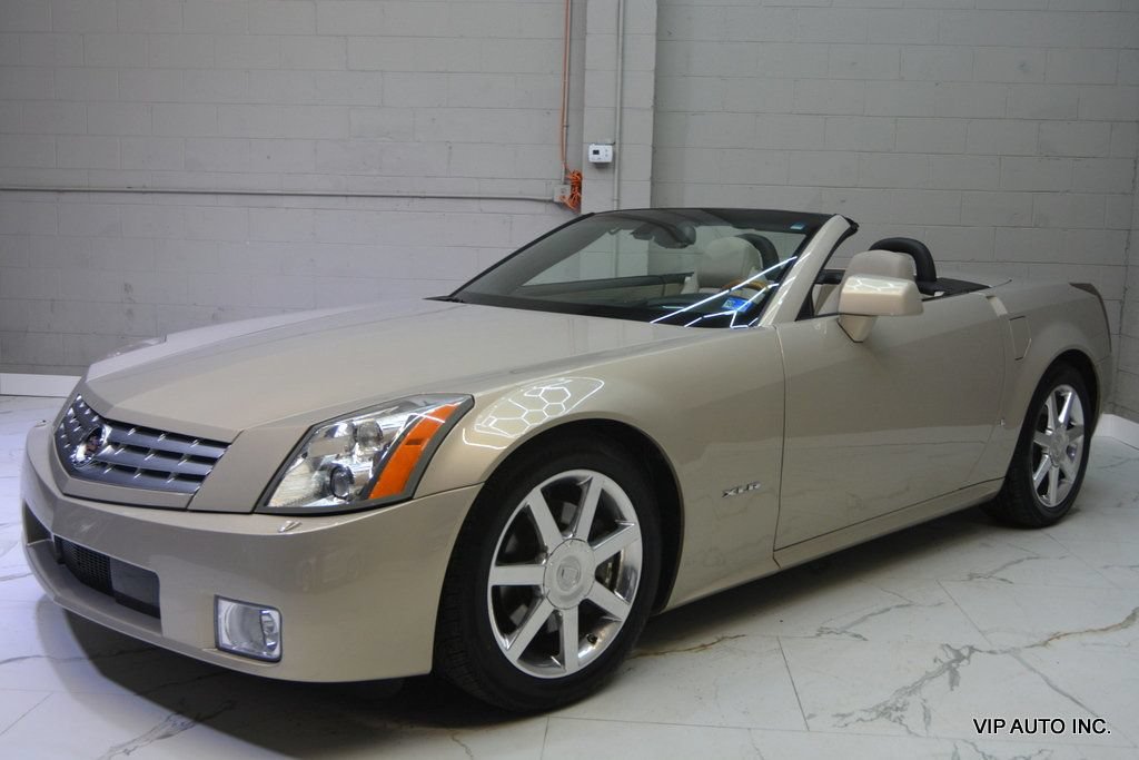 Used 2006 Cadillac XLR RWD image 2