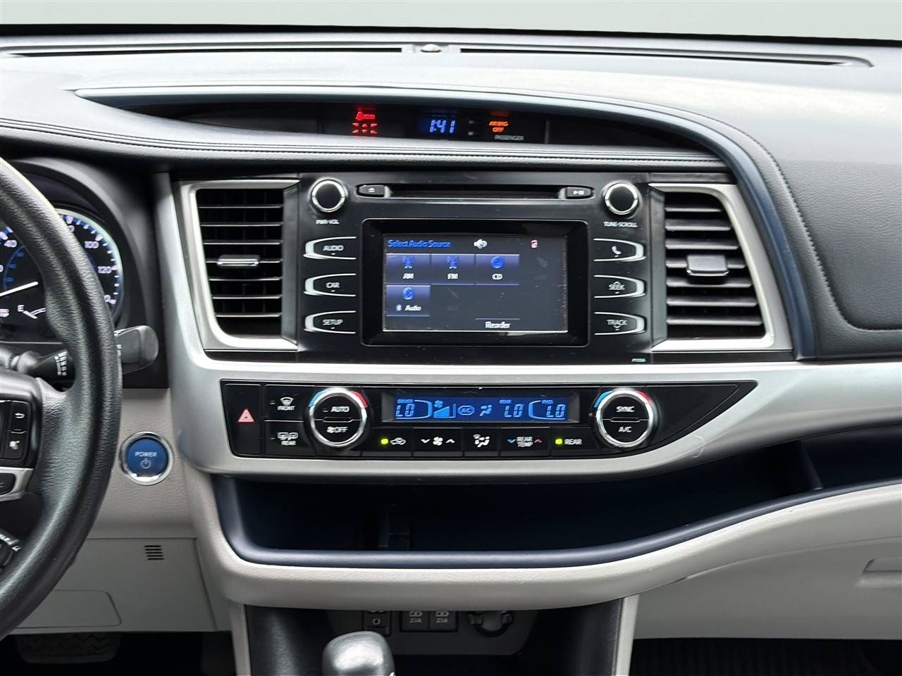 Used 2017 Toyota Highlander LE AWD/4WD image 21
