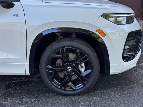 New 2026 Volkswagen Tiguan SE R-Line AWD/4WD image 6