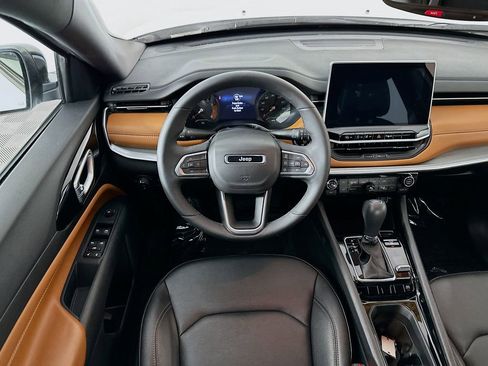 Certified 2024 Jeep Compass Limited image 31