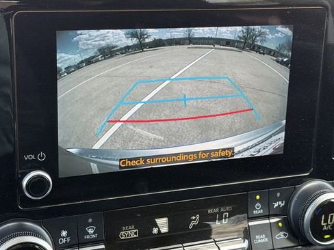 Used 2024 Toyota Highlander LE image 18