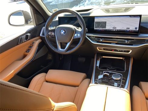 Used 2025 BMW X5 xDrive50e w/ Premium Package image 12