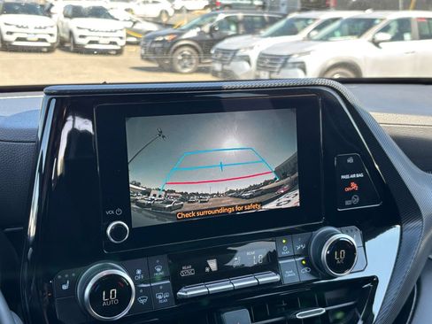 Used 2024 Toyota Highlander XSE FWD image 27