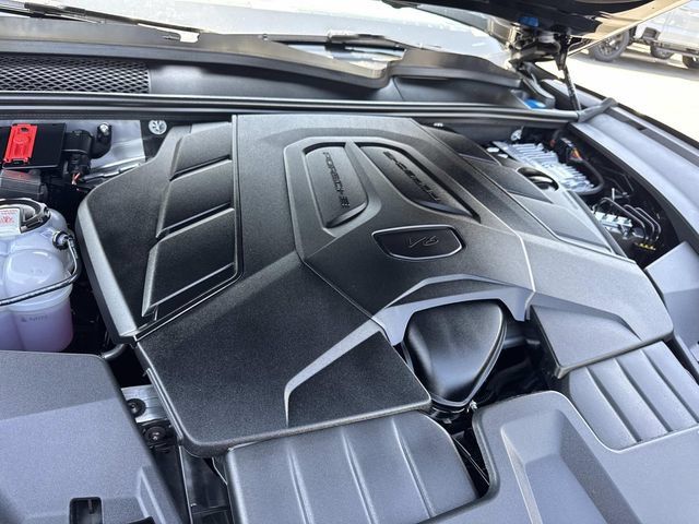 Used 2025 Porsche Cayenne Coupe AWD/4WD image 37