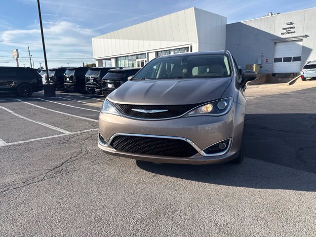 Used 2017 Chrysler Pacifica Touring Plus w/ Tire & Wheel Group FWD image 6