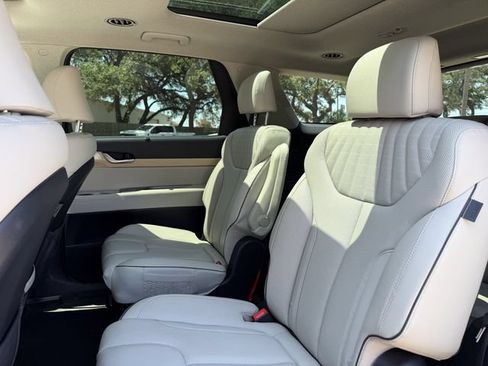 Used 2024 Hyundai Palisade Limited FWD image 18