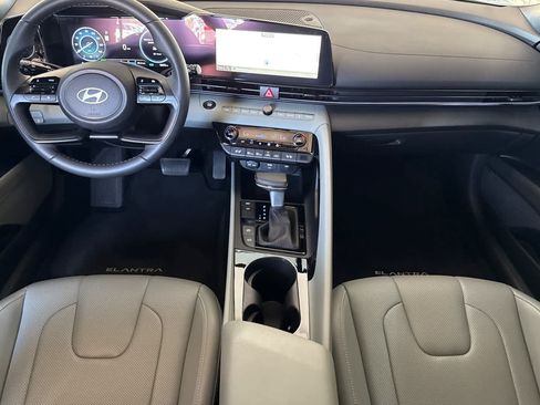 Used 2025 Hyundai Elantra Limited FWD image 13