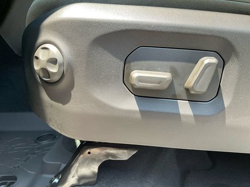 Used 2025 Jeep Gladiator Mojave w/ Convenience Group AWD/4WD image 30