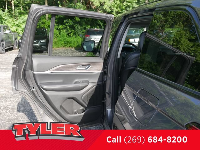 Certified 2024 Jeep Grand Cherokee Limited w/ Black Appearance Package AWD/4WD image 18