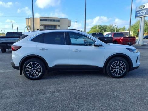 Certified 2023 Ford Escape SE w/ PHEV Premium Package image 7