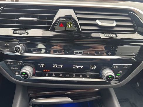 Used 2023 BMW 540i w/ Premium Package image 17