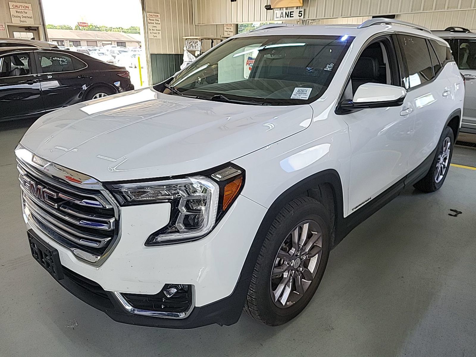 Used 2023 GMC Terrain SLT AWD/4WD image 1