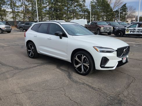 Used 2022 Volvo XC60 T8 R-Design w/ Advanced Package image 18