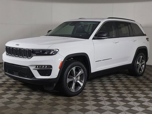 Used 2023 Jeep Grand Cherokee Limited w/ Luxury Tech Group II AWD/4WD image 10