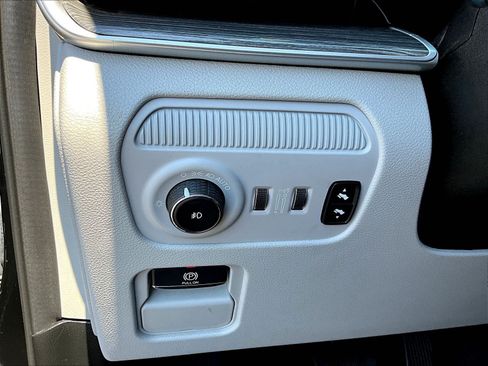 Used 2022 Jeep Wagoneer Series III AWD/4WD image 39