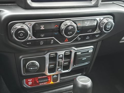 Used 2020 Jeep Gladiator Mojave AWD/4WD image 18