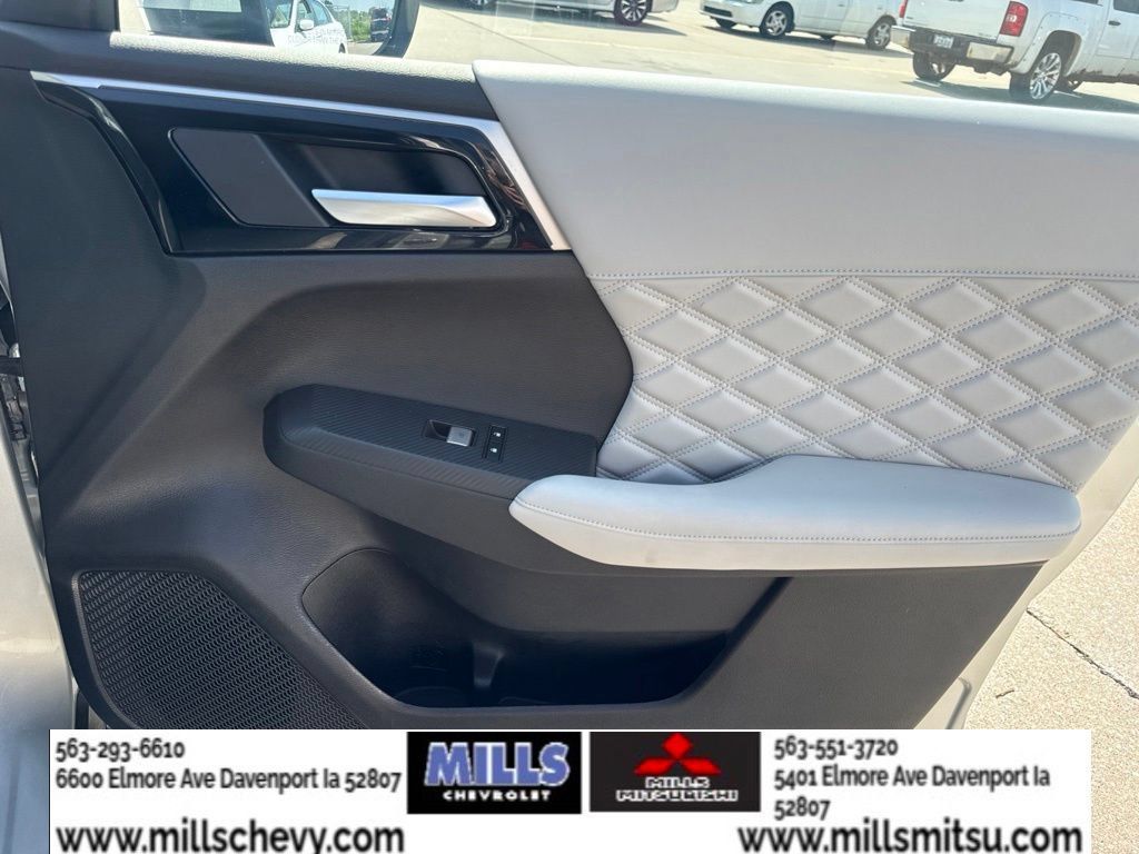 Used 2024 Mitsubishi Outlander SEL AWD/4WD image 22