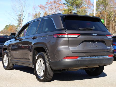 Used 2023 Jeep Grand Cherokee Laredo image 3