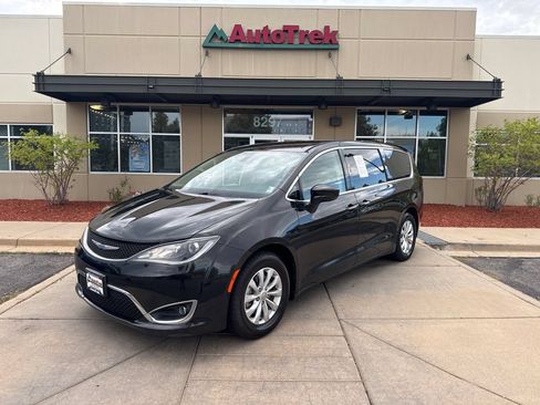 Used 2018 Chrysler Pacifica Touring Plus FWD image 1