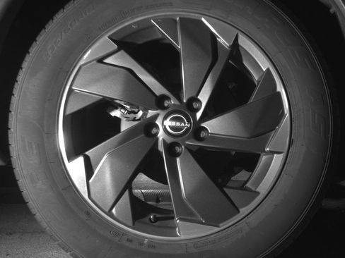 Used 2025 Nissan Rogue SV AWD/4WD image 15