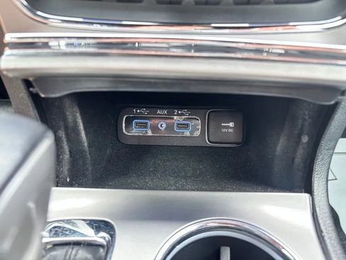 Used 2021 Jeep Grand Cherokee Laredo AWD/4WD image 16