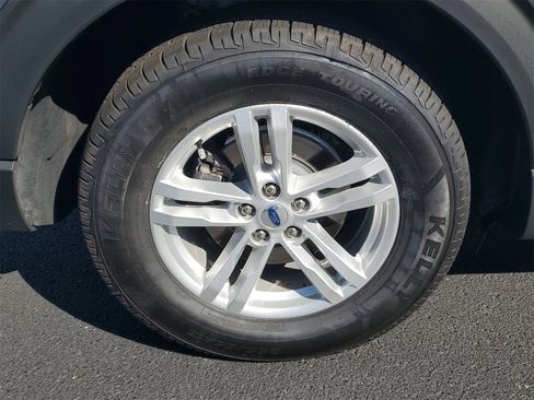 Certified 2022 Ford Explorer XLT w/ Equipment Group 202A image 5