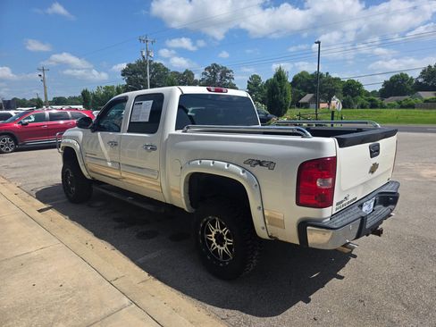 Used 2011 Chevrolet Silverado 1500 LTZ w/ LTZ White Diamond Edition AWD/4WD image 3