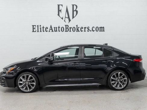 Used 2021 Toyota Corolla SE FWD image 2