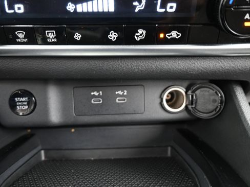 Used 2025 Nissan Rogue SV FWD image 25