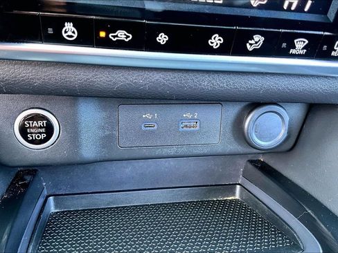 Used 2023 Nissan Rogue S AWD/4WD image 31