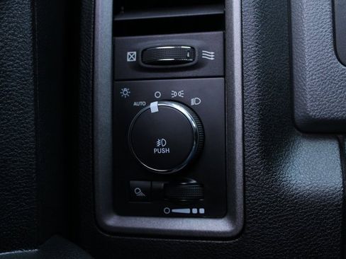 Used 2015 RAM 1500 Express image 16