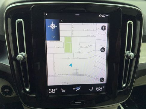 Used 2019 Volvo XC40 T4 Momentum image 28