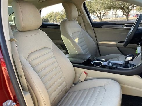 Used 2014 Ford Fusion SE image 23