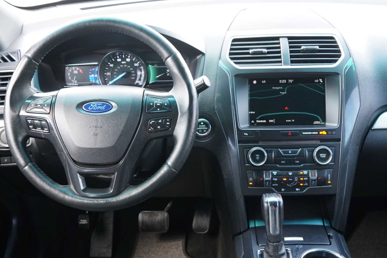 Used 2017 Ford Explorer XLT w/ Equipment Group 202A FWD image 22