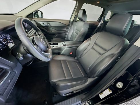 Used 2023 Nissan Rogue SV w/ SV Premium B Package image 13