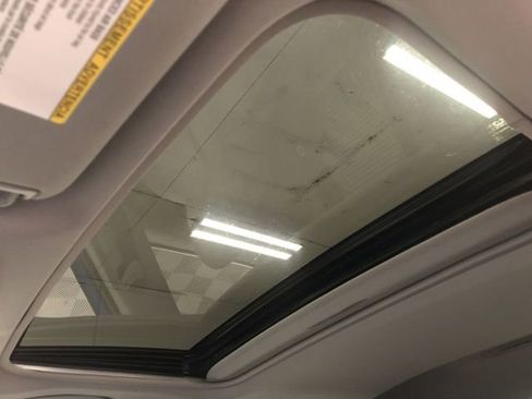 Used 2020 Toyota Camry SE w/ Sunroof Package image 23