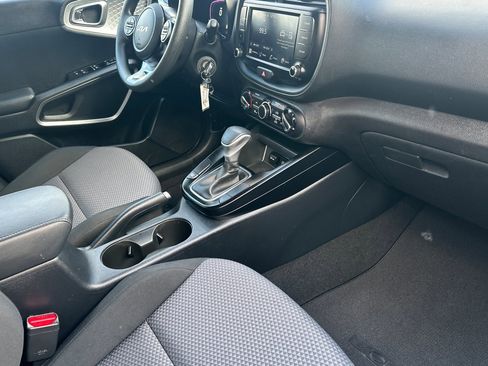 Used 2024 Kia Soul LX w/ Option Group 015 image 17