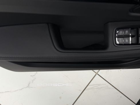 Certified 2026 Porsche Macan AWD/4WD image 28