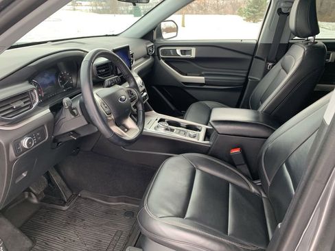Used 2022 Ford Explorer XLT w/ Equipment Group 202A image 15