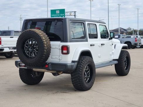 Used 2019 Jeep Wrangler Unlimited Sahara image 14