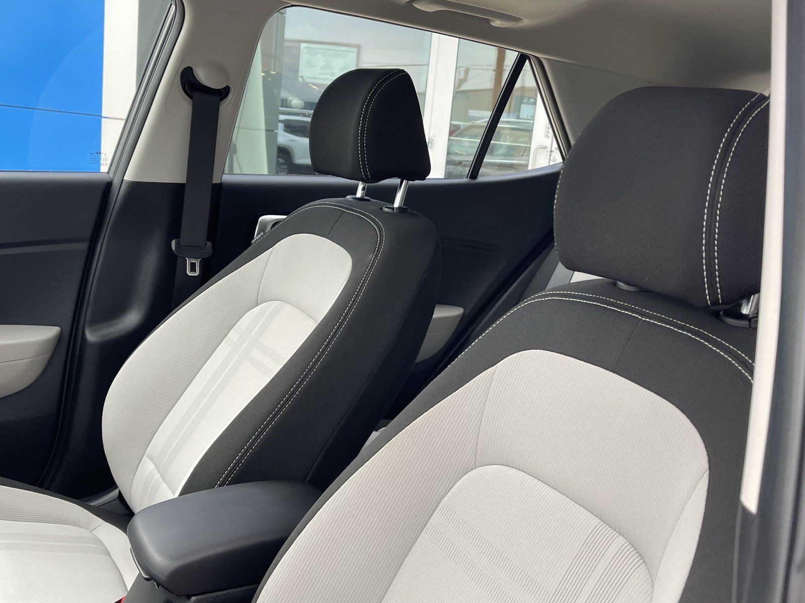 Used 2023 Hyundai Venue SEL FWD image 19