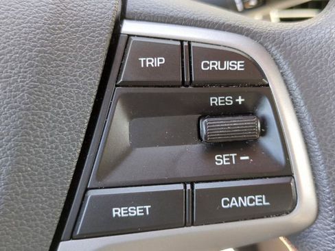 Used 2017 Hyundai Elantra SE image 27