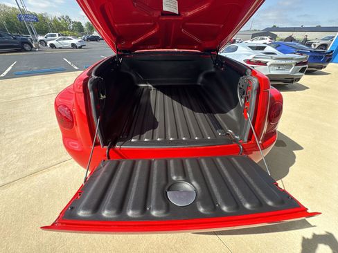Used 2005 Chevrolet SSR w/ Preferred Equipment Group RWD image 16
