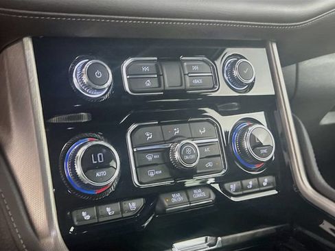 Used 2024 GMC Yukon XL Denali RWD image 16