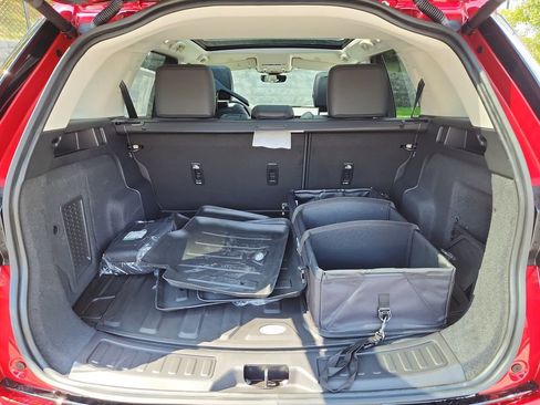 Used 2025 Land Rover Discovery Sport S image 13