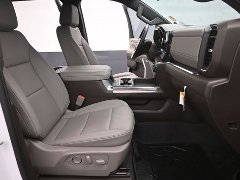 Used 2025 Chevrolet Silverado 3500 LTZ w/ LTZ Convenience Package image 27