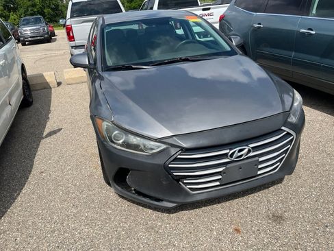 Used 2018 Hyundai Elantra SE FWD image 21
