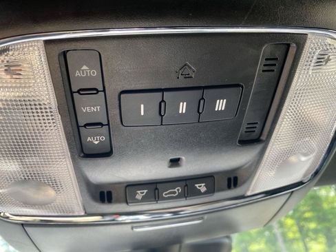 Used 2022 Jeep Grand Cherokee Laredo X AWD/4WD image 25