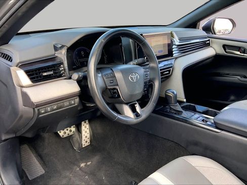 Used 2025 Toyota Camry SE FWD image 17